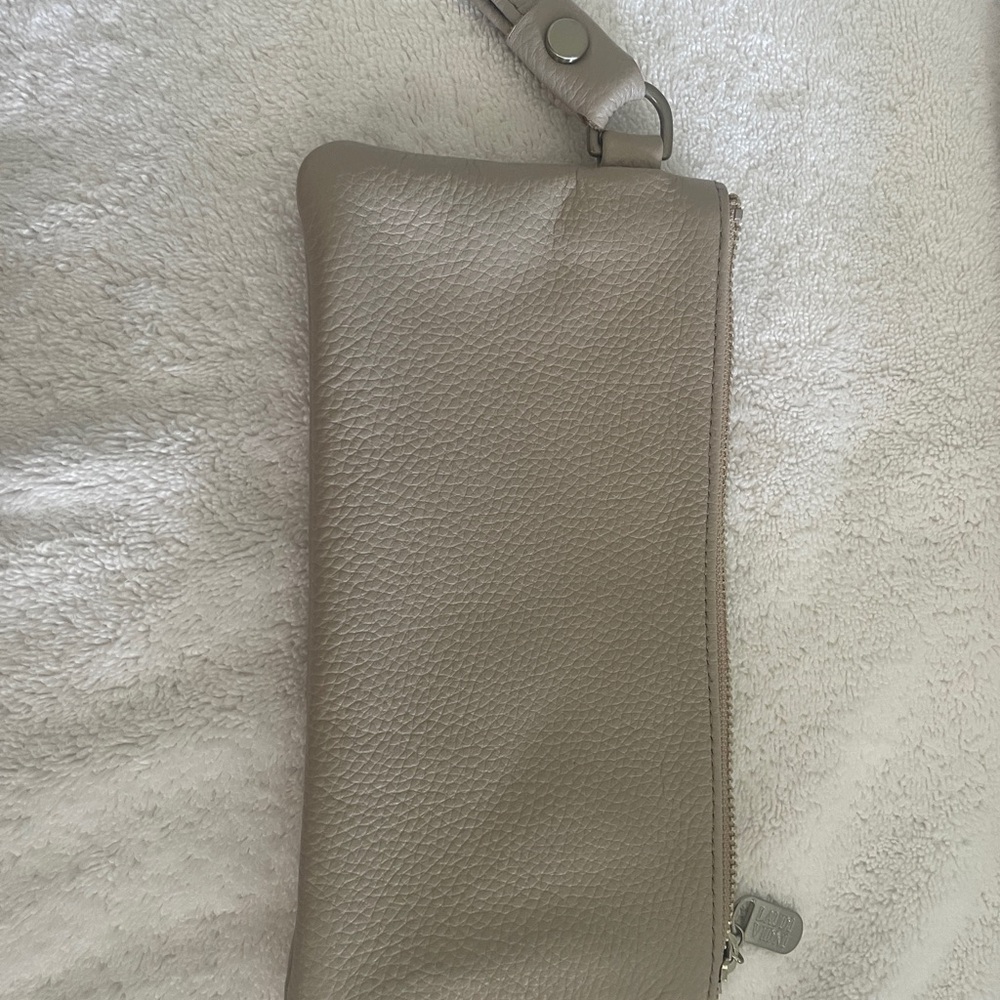 Laudi Vidni Taupe Pebbled Leather Wristlet/ Clutch / Wallet ~ NEW - Picture 4 of 7